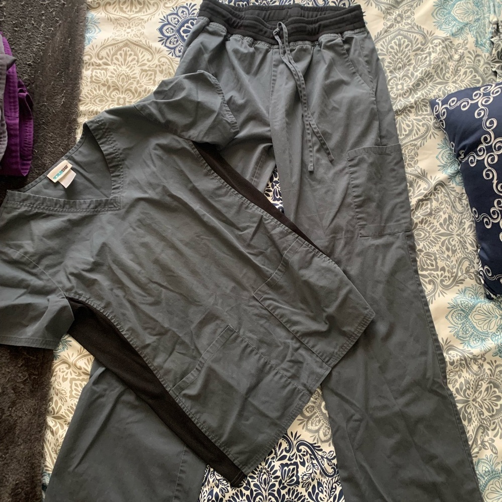 Scrub set